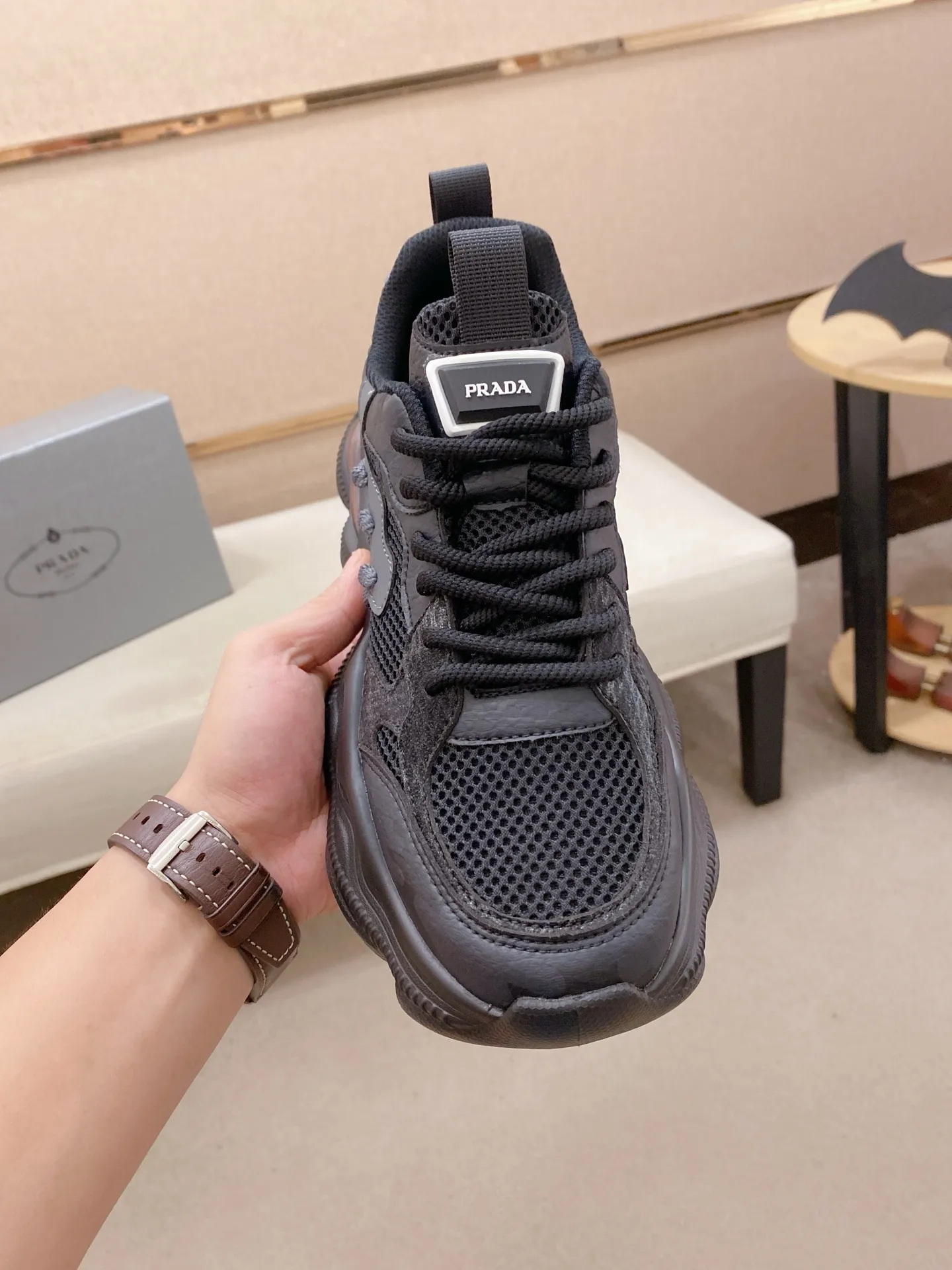 Men's shoes 💰: 462💰 [Prada～Prada] Trendy new styles are on the market. Same style as the official website. Counter quality. Original version. [Strong] [Strong] Imported selected first-layer cowhide. Comfortable and breathable sheepskin lining, fine workmanship, upper layer made of 100% pure cowhide, original last shape, comfortable on the feet, shoe sizes 38 to 44